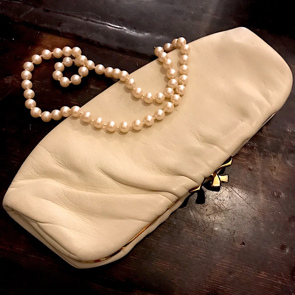 Elegant Vintage Pearl Toned Clutch!